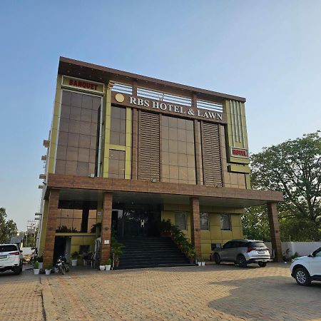 Rbs Hotel And Lawn Ayodhya 外观 照片