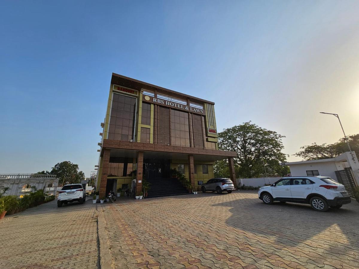 Rbs Hotel And Lawn Ayodhya 外观 照片