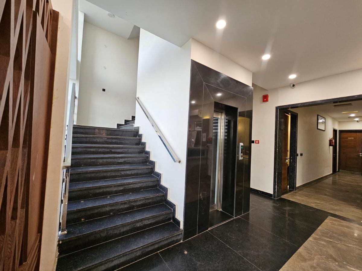 Rbs Hotel And Lawn Ayodhya 外观 照片
