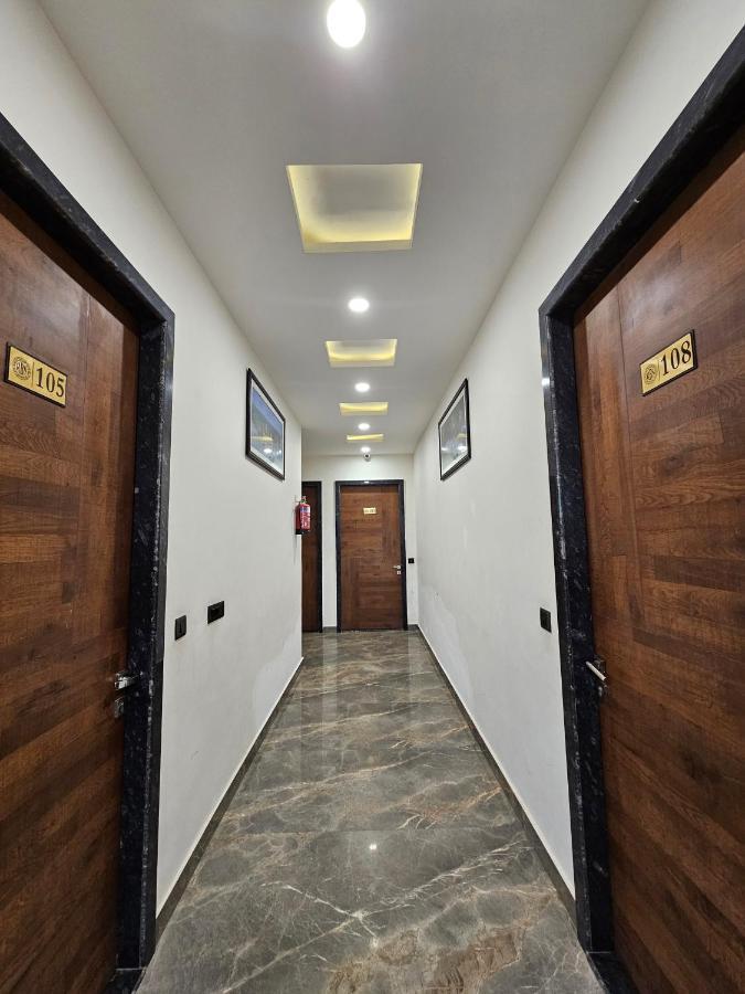Rbs Hotel And Lawn Ayodhya 外观 照片