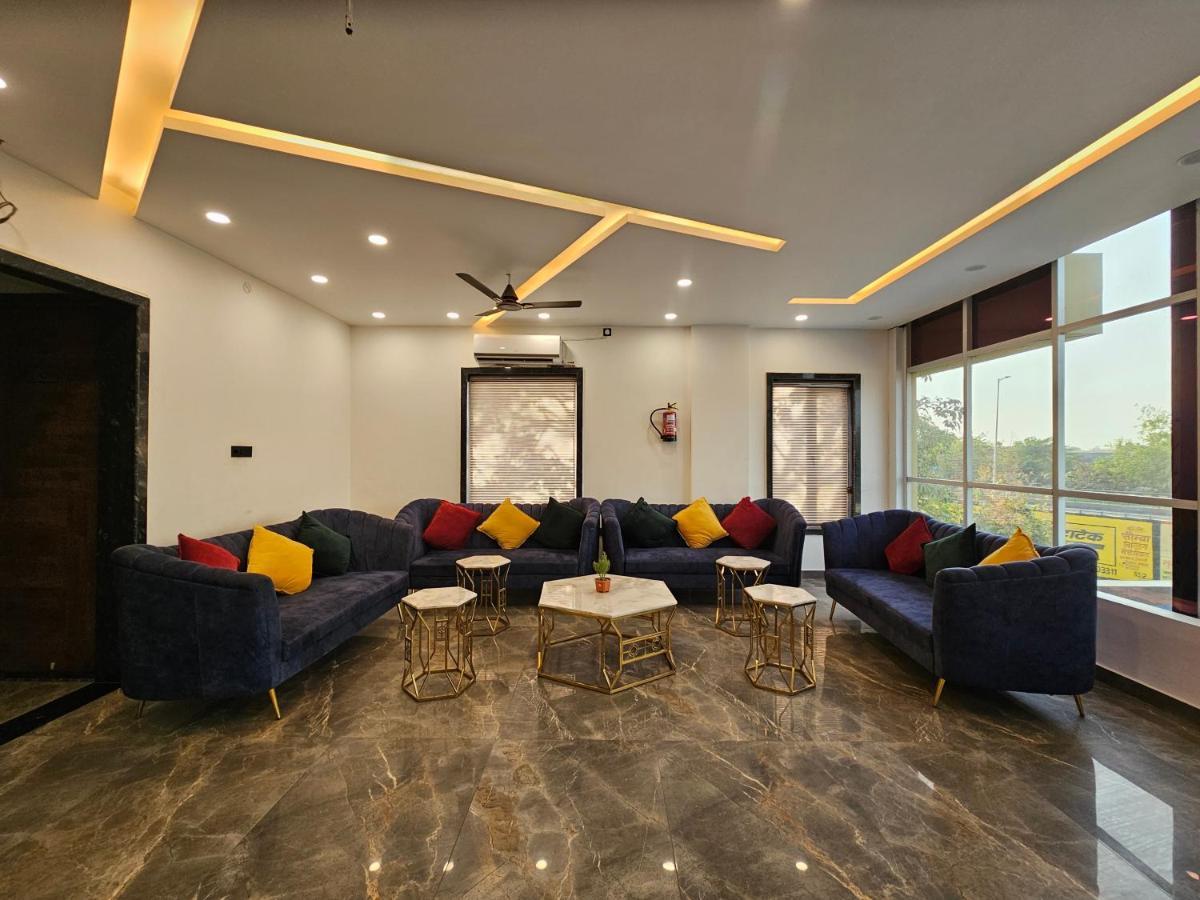 Rbs Hotel And Lawn Ayodhya 外观 照片