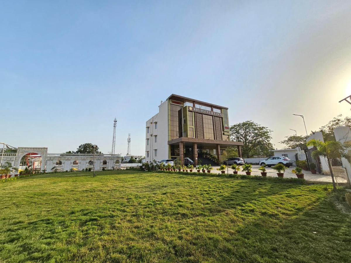 Rbs Hotel And Lawn Ayodhya 外观 照片