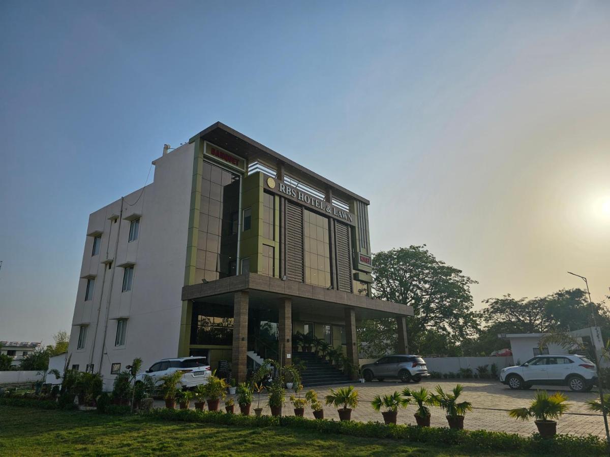 Rbs Hotel And Lawn Ayodhya 外观 照片