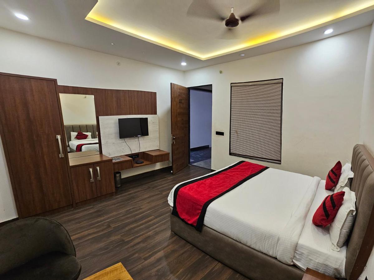 Rbs Hotel And Lawn Ayodhya 外观 照片