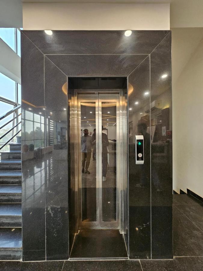 Rbs Hotel And Lawn Ayodhya 外观 照片