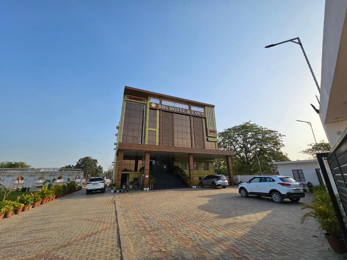 Rbs Hotel And Lawn Ayodhya 外观 照片