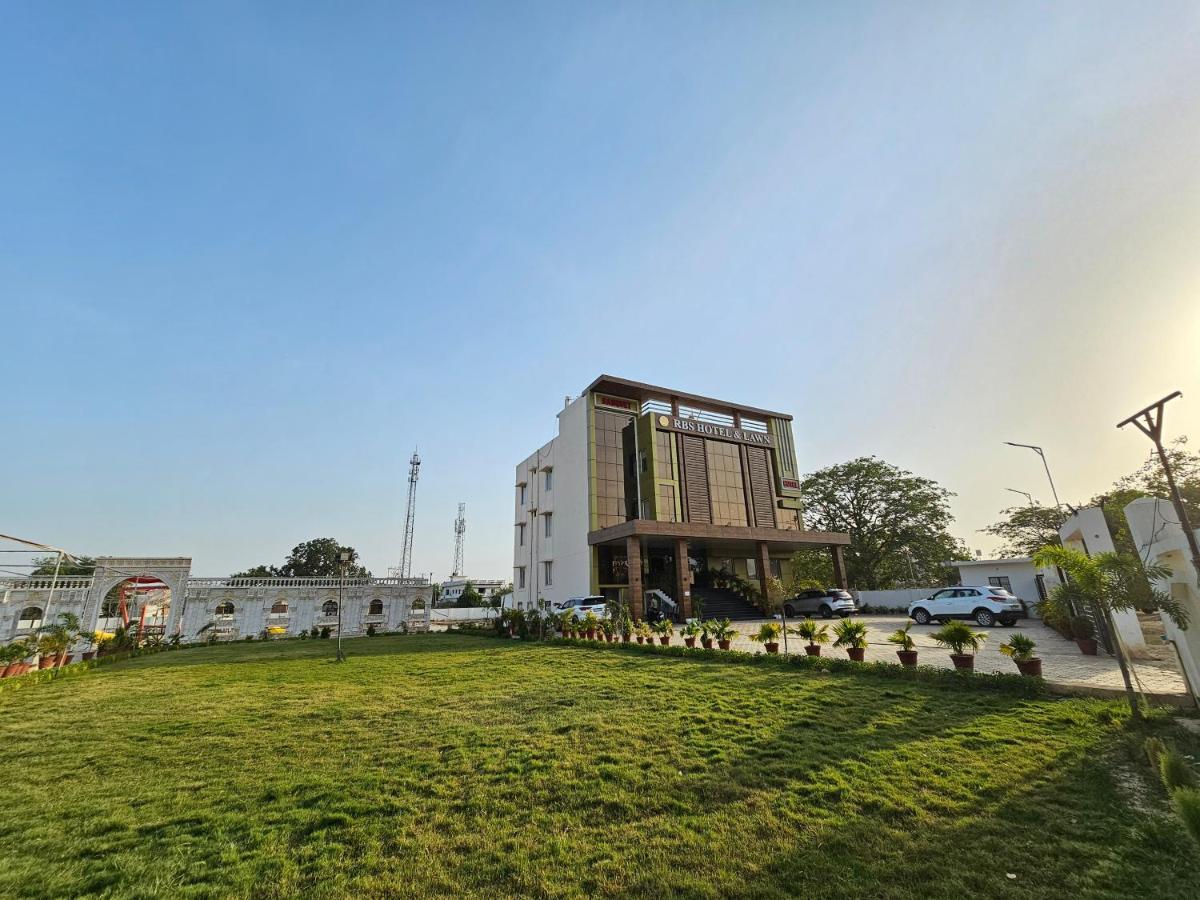 Rbs Hotel And Lawn Ayodhya 外观 照片